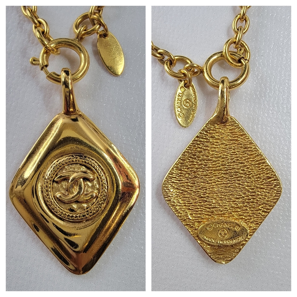 CHANEL CC Logo Diamond Shaped Gold Tone Necklace - Picture 6 of 10